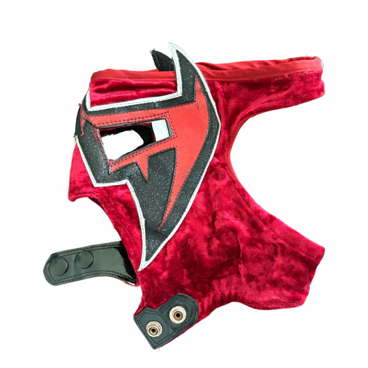 Authentic used mask of Hijo del Enigma